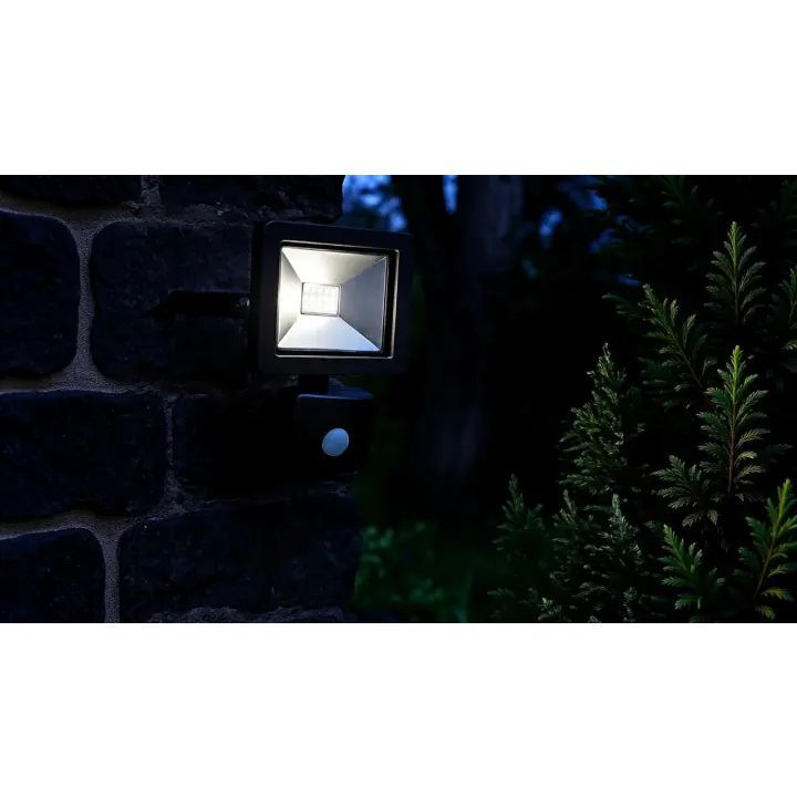 Eurolux floodlight shown in its packaging