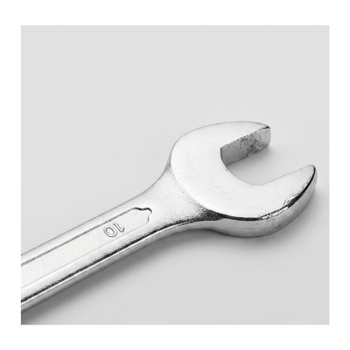Close-up detail of the Tolsen spanner